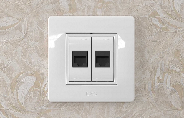 76654B Комп.роз. RJ45 кат.5e, Brava, белая, 1мод внешний вид 4